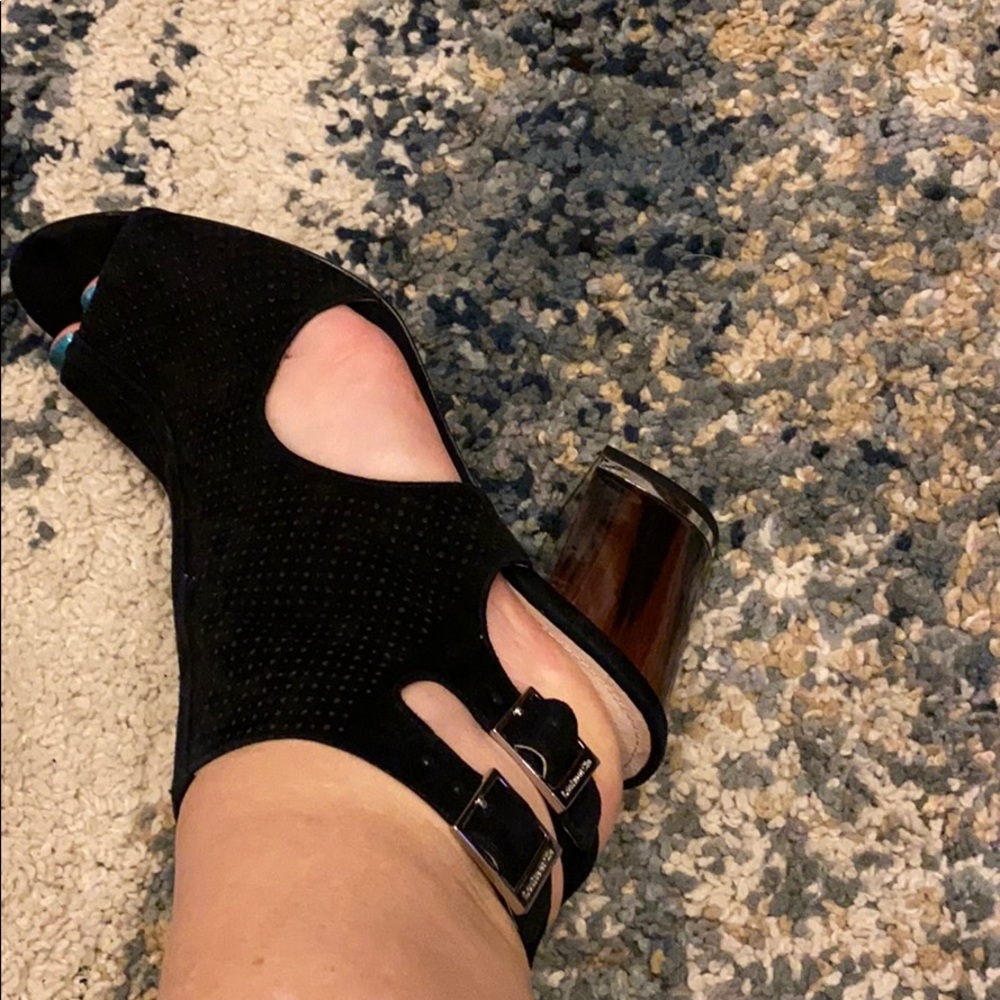 Black sandal size 7.5 leather Louise et vie